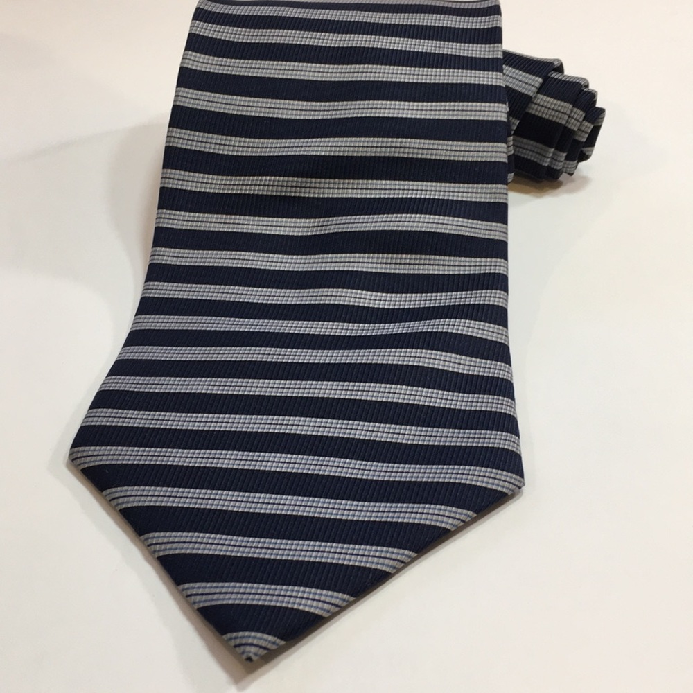 Men’s necktie navy and gray IZOD